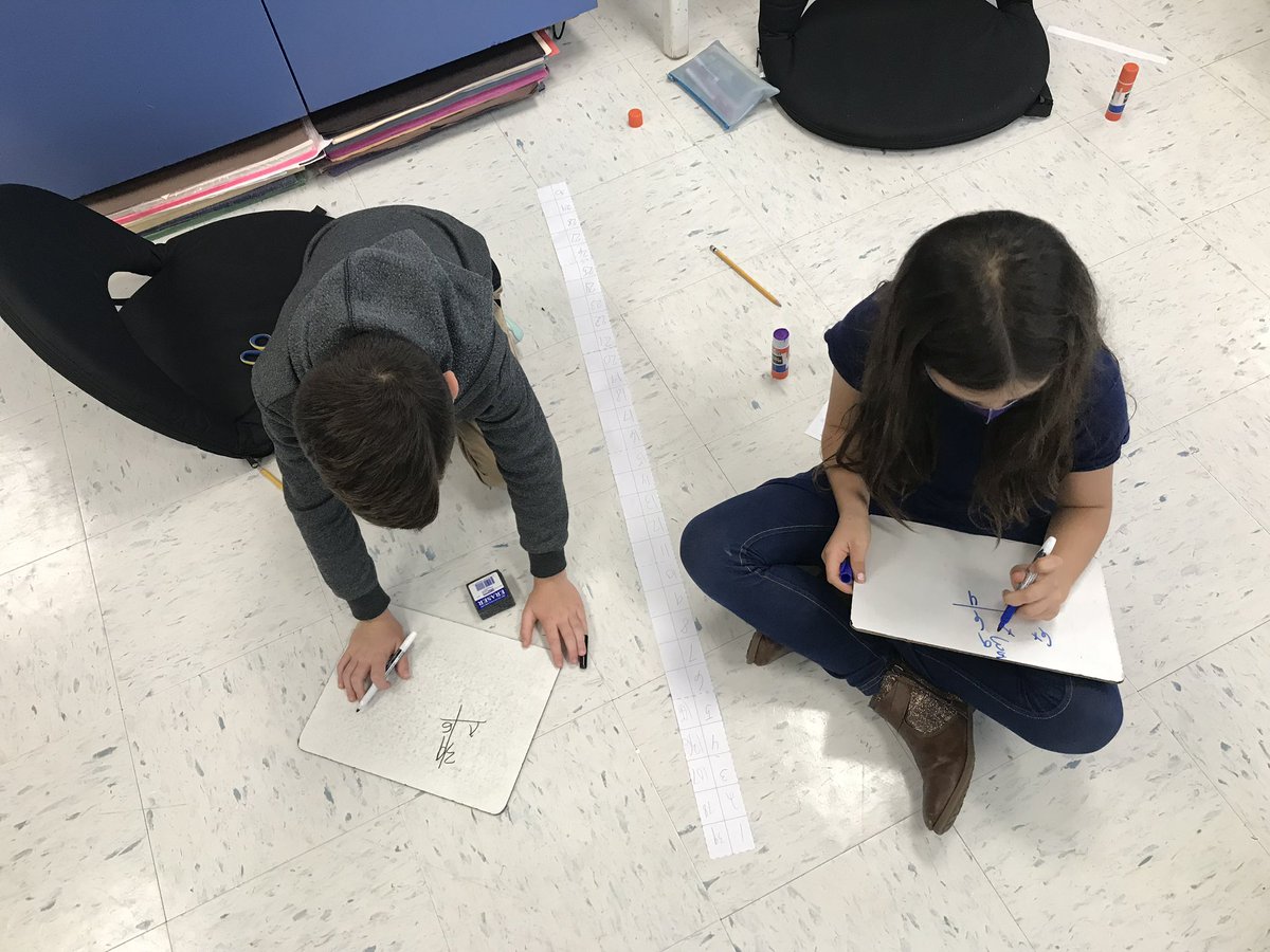 linerob_bern's tweet photo. Ratio tables live and in action! Fourth grade uses their multiplicative skills to build extensive ratio tables!!✖️➗ https://t.co/hY6jf5PXLd