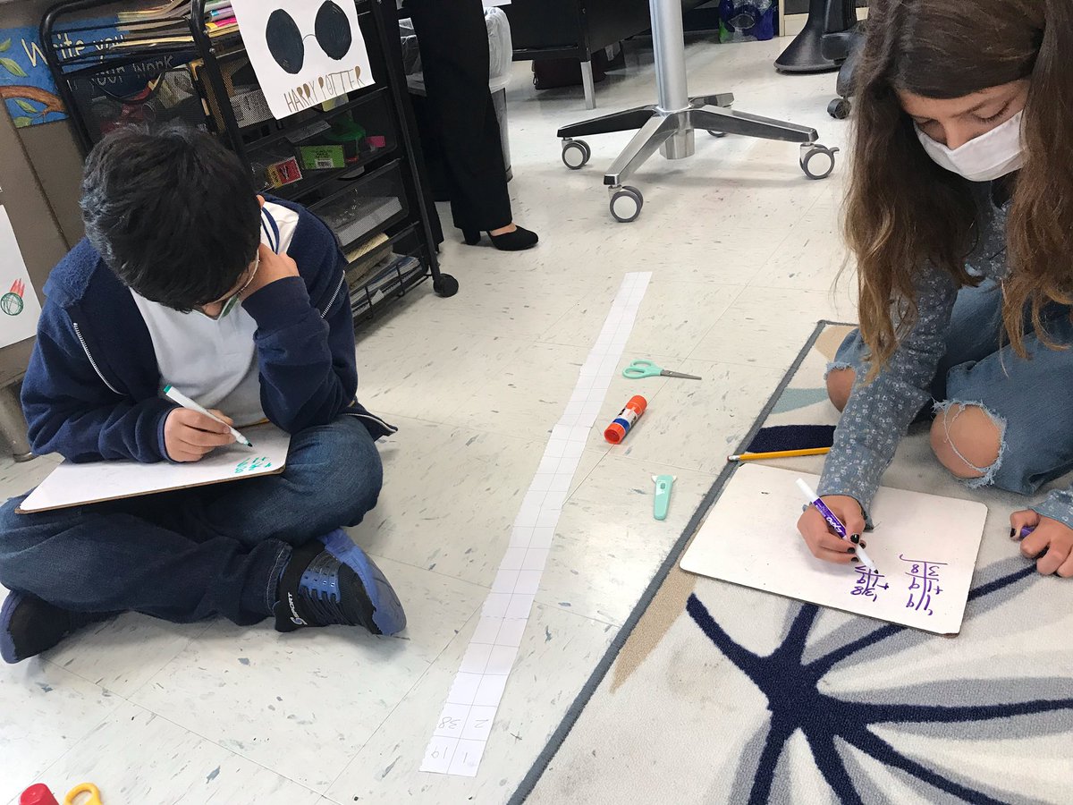 linerob_bern's tweet photo. Ratio tables live and in action! Fourth grade uses their multiplicative skills to build extensive ratio tables!!✖️➗ https://t.co/hY6jf5PXLd
