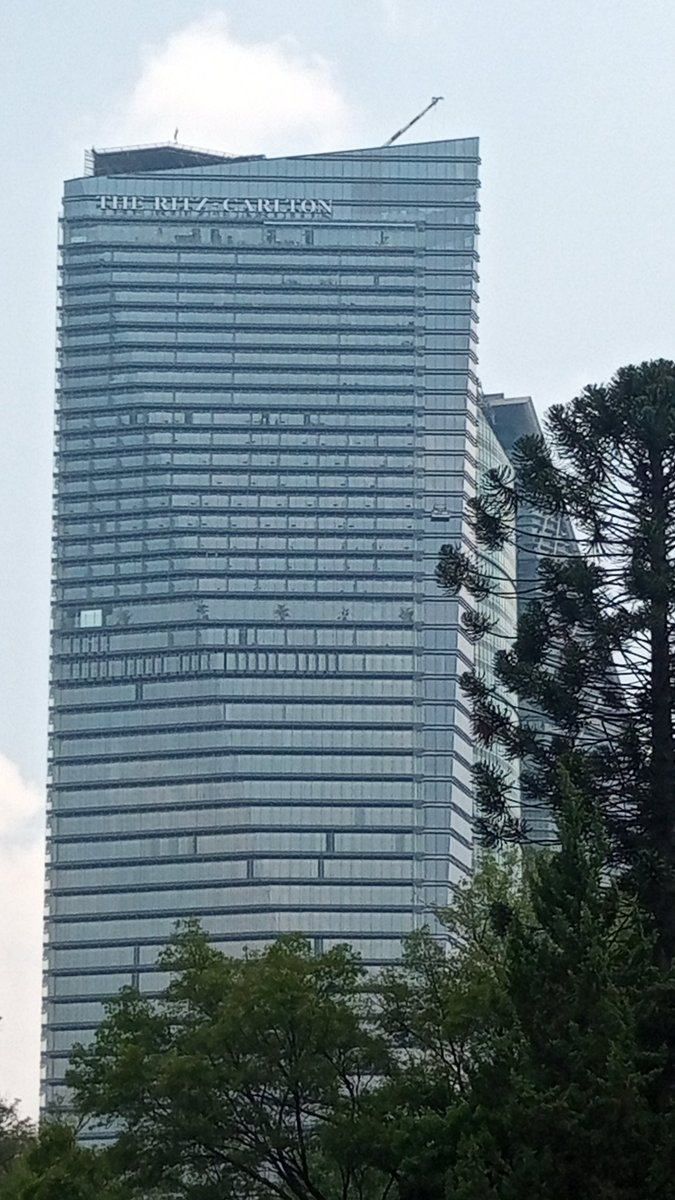NexosTuristicos's tweet photo. Localizado a 241mts de altura sobre la avenida más importante de la #CDMX como es #Reforma y con vistas únicas al Castillo y bosque de #Chapultepec, se inaugurará #TheRitzCarltonMexicoCity entre los pisos 37 y 47 del edificio #ChapultepecUNO el cual registra ya 80% de reservación https://t.co/0KVhuLO0qa