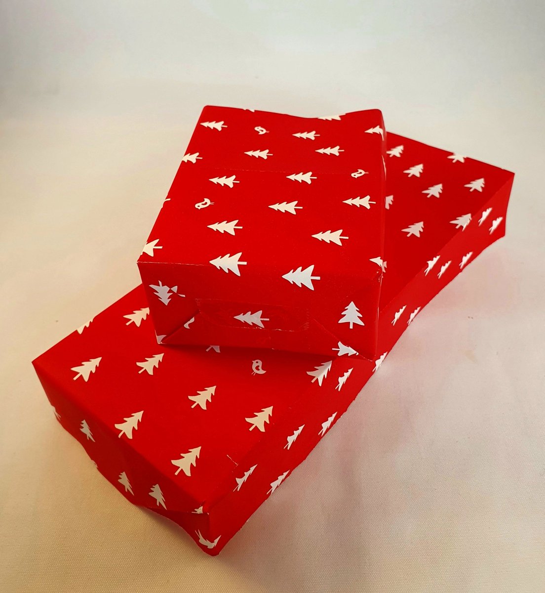 Nothing quite says Chistmas like red.... 

#christmas #wrapping #gift #belfast