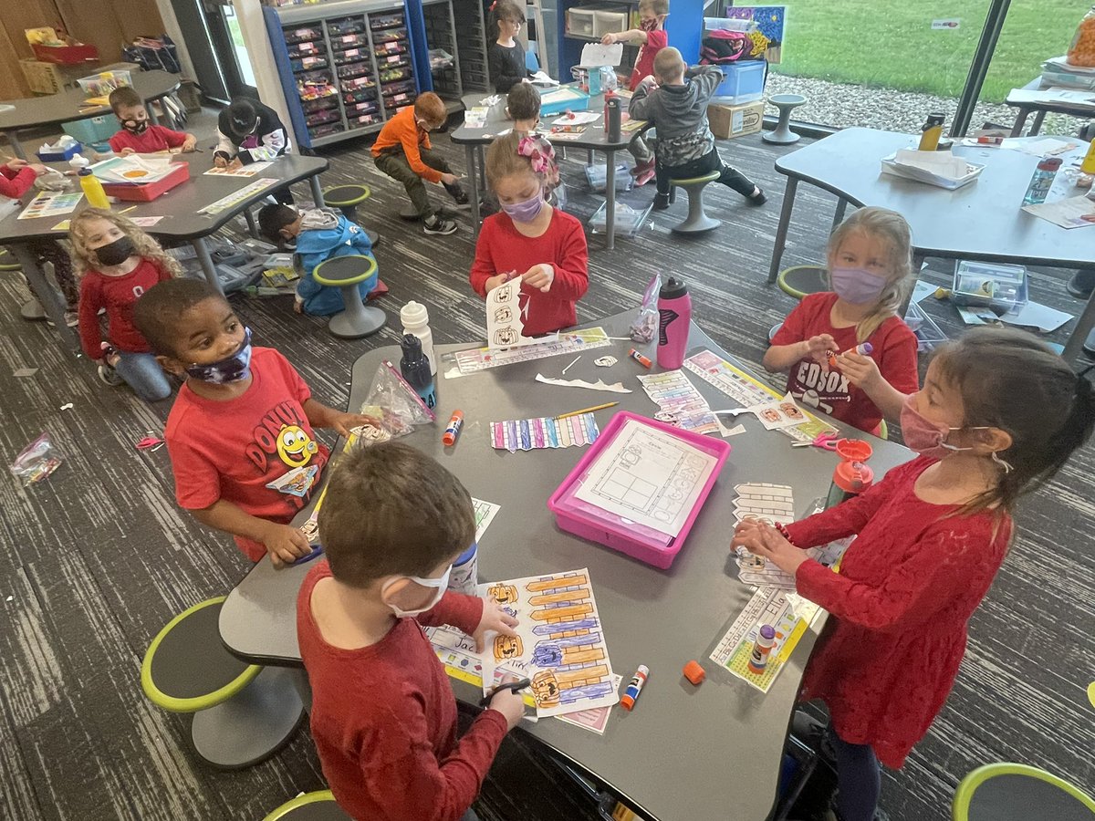 HoldenRavida's tweet photo. TES Red Ribbon Week! Love seeing all the red today! #TallmadgeElementary https://t.co/epxLVihlFa