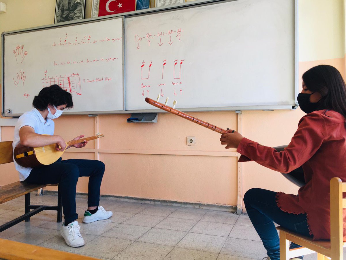 Müdür Yardımcımız Müzik Öğretmeni Nimet BÜLBÜL eğitmenliğinde Seydikemer Halk Eğitim Merkezi bünyesinde Okulumuzda açılan "Güzel Sanatlara Hazırlık-Müzik" kursu ögrencilerimizin yoğun ilgisi ile başlamıştır. <a href="/emrecay55/">Emre ÇAY</a> @SanFerah <a href="/mugla_mem/">Muğla İl Millî Eğitim Müdürlüğü</a> <a href="/Seydikemer_MEM/">Seydikemer İlçe Milli Eğitim Müdürlüğü</a>