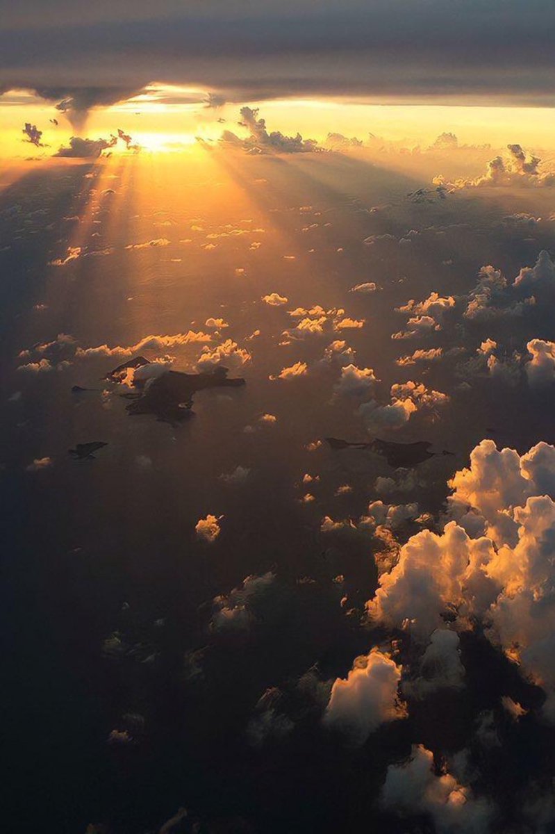 انعكاس اشعة الشمس على الغيوم ❤️