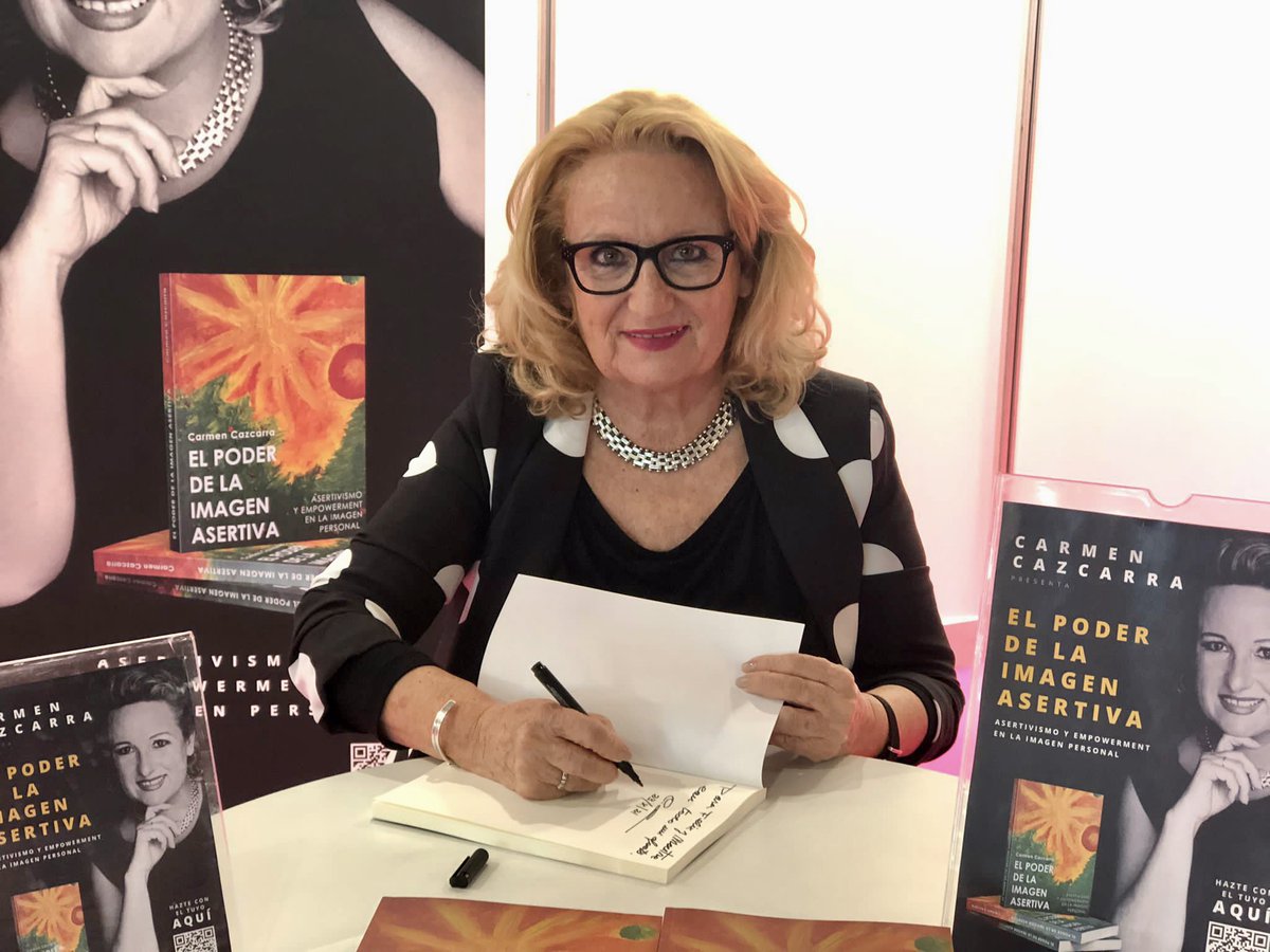 Carmen Cazcarra fundadora de Cazcarra Image Group estuvo presente en <a href="/SalonLook_/">Salon Look</a>  presentando su nuevo libro El poder de la Imagen Asertiva.
