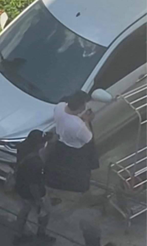 SAC Forcefully raided &amp; searched the house of 40yo U MyoThetSwe, abducted him by hooding his head and confiscating his car, laptop &amp; luggage in Bahan tsp, Yangon today. 2 daughters of MyaungMyaDawCho Mohingya shop had been forcibly Abducted. 
#Oct25Coup 
#WhatsHappeningInMyanmar