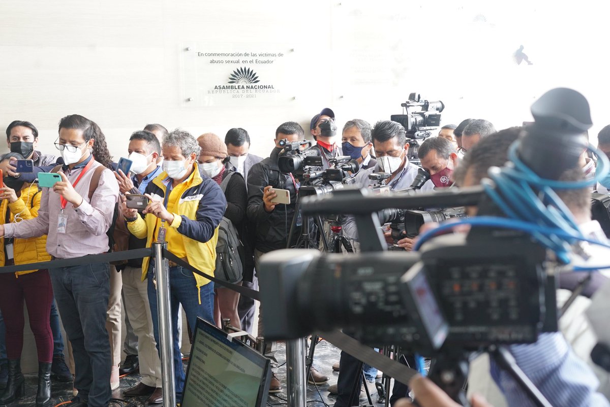 📸 Acompañamos a la @BancadaUNESec durante la presentación de varias pruebas que evidenciarían una posible evasión tributaria de parte del primer mandatario del #Ecuador. Invitados a ver la rueda de prensa aquí 📲 fb.watch/8SzxMwAIw9/