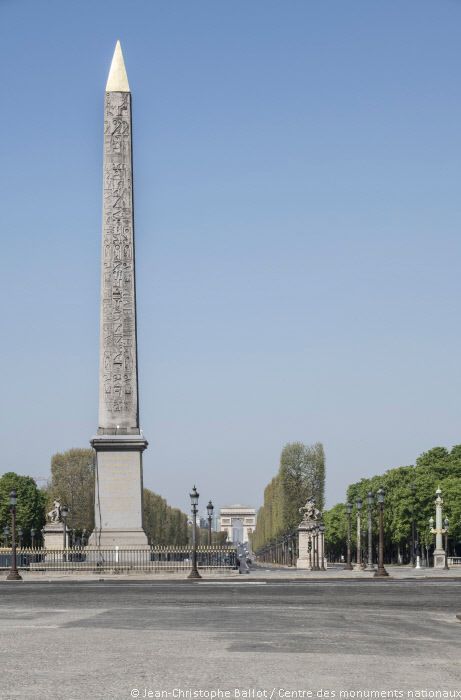 leCMN's tweet photo. #CeJourLà ✨ Le 25 octobre 1836, Louis-Philippe se rend à l’@hoteldelamarine pour un événement spectaculaire. Depuis la loggia, il assiste à l’érection de l’obélisque de Louxor sur la place de la #Concorde ! 
https://t.co/2AdfTXKSiV https://t.co/LG6InrYveN