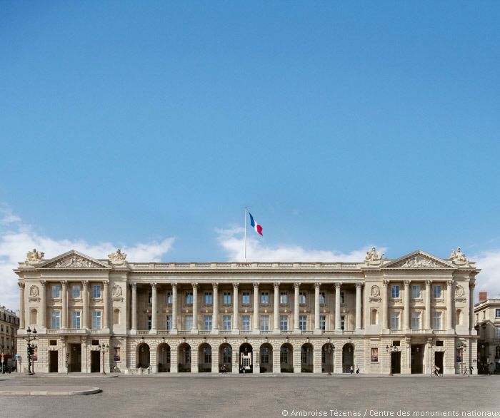 leCMN's tweet photo. #CeJourLà ✨ Le 25 octobre 1836, Louis-Philippe se rend à l’@hoteldelamarine pour un événement spectaculaire. Depuis la loggia, il assiste à l’érection de l’obélisque de Louxor sur la place de la #Concorde ! 
https://t.co/2AdfTXKSiV https://t.co/LG6InrYveN