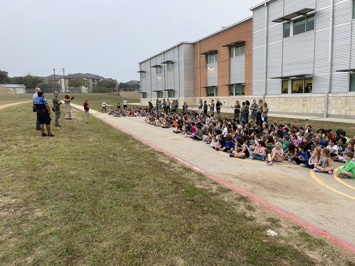 FabraElem's tweet photo. What an incredible start to our Red Ribbon Week! Special thank you to the officers from the DEA as well as our local Boerne Police Department for such an incredible experience for our students! #redribbonweek2021 https://t.co/Znw2F9MpiA
