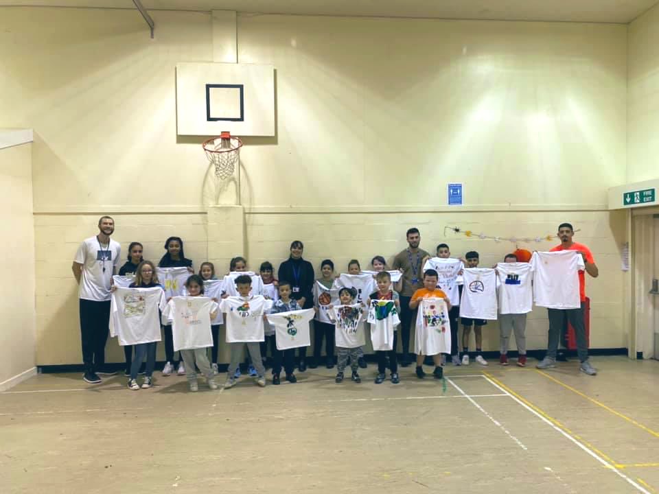 creative_flare's tweet photo. Adding a little #creativeflare to todays basket camp with some T-shirt designing. Our allergrange children showing off their creative talents.well done everyone mini artist in the making @rozinatariq1 @LowergrangeC https://t.co/UeDPeh4UJn