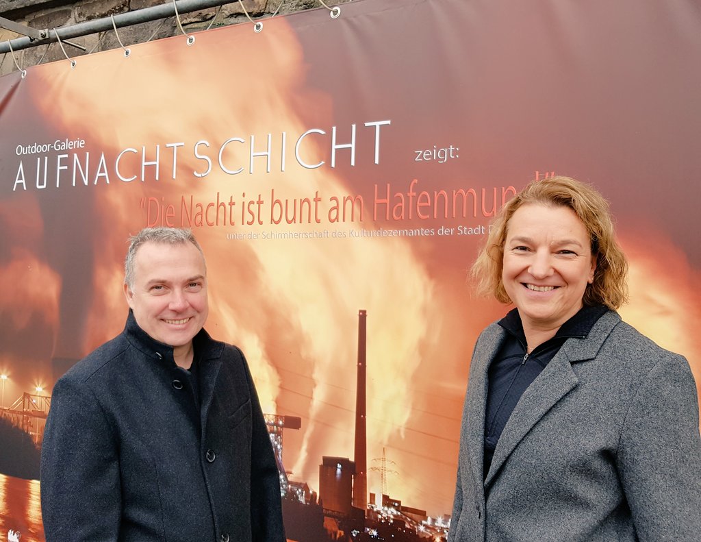 Daniela Szczepanski und Frank Hohmann suchen zwischen 11 und 2 Uhr in der Nacht nach spannenden Fotomotiven. Oft kommen sie mehrfach an einen Ort - bis alles stimmt. 10 neue Nachtaufnahmen sind nun in der Outdoor-Galerie am Leinpfad in Duisburg Ruhrort zu sehen #aufnachtschicht