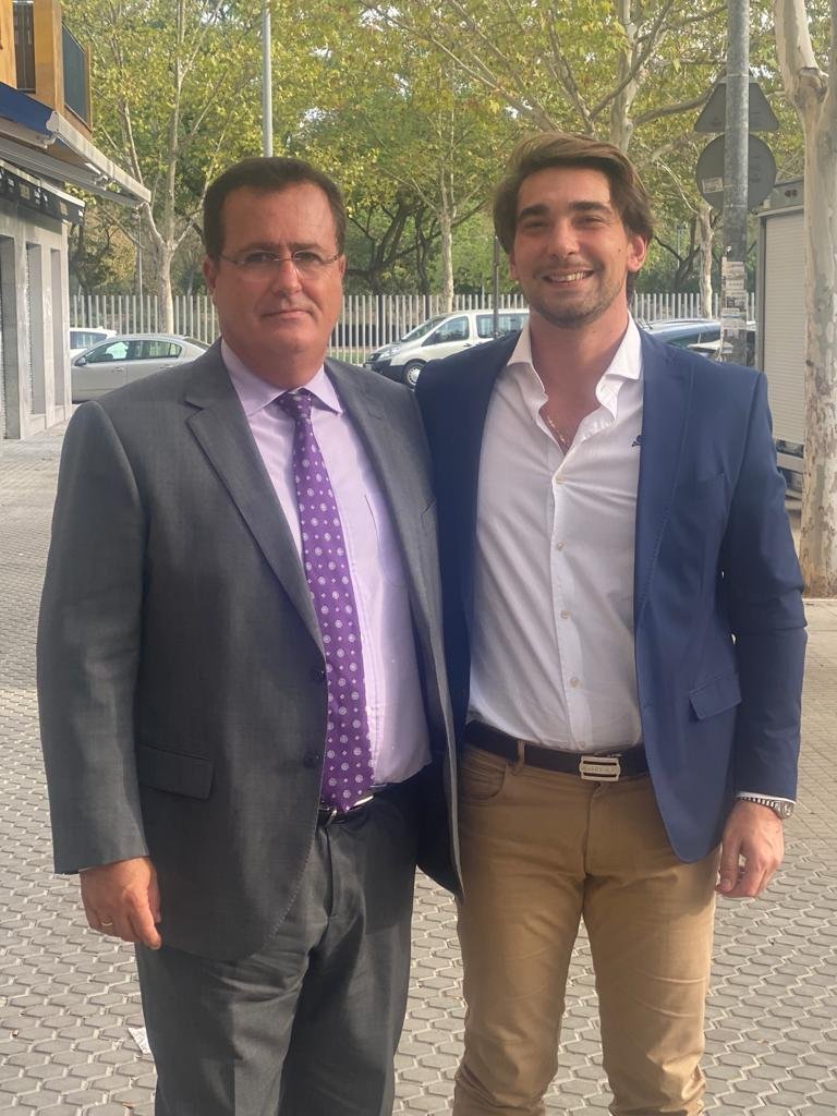 JuanC__Cabrera's tweet photo. Desde Juventudes Socialistas de la agrupación Centro #PSOE de #Sevilla se muestra el apoyo a la candidatura del alcalde de La Rinconada. Javier Fernández, a la secretaría general del PSOE de Sevilla. https://t.co/HrX3H3N1oU