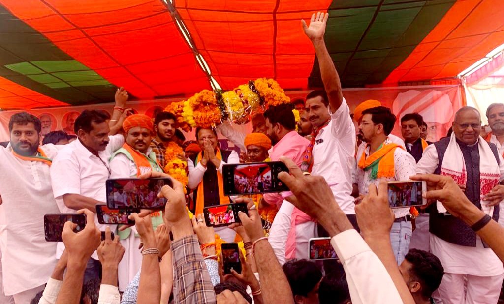 ArunSinghbjp's tweet photo. बेरोजगारों को भत्ता देंगे, बिजली के दाम नहीं बढ़ाएंगे, विकास करेंगे, यह सब झूठा साबित हुआ है जनता त्रस्त है और इस बार विधानसभा उपचुनाव में जनता कांग्रेस को सबक सिखाएगी। @BJP4Rajasthan https://t.co/NQfxyAQHCp