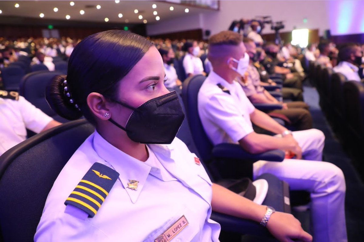 #Entérate 👉 Durante su intervención, el Almirante en Jefe, <a href="/CeballosIchaso1/">@FuerzaDinamica Remigio Ceballos Ichaso</a> destacó la importancia de la formación de los futuros Oficiales de la #FANB con el objetivo de fomentar en ellos el conocimiento y valores propios para un liderazgo humanista.

#DigamosPresente