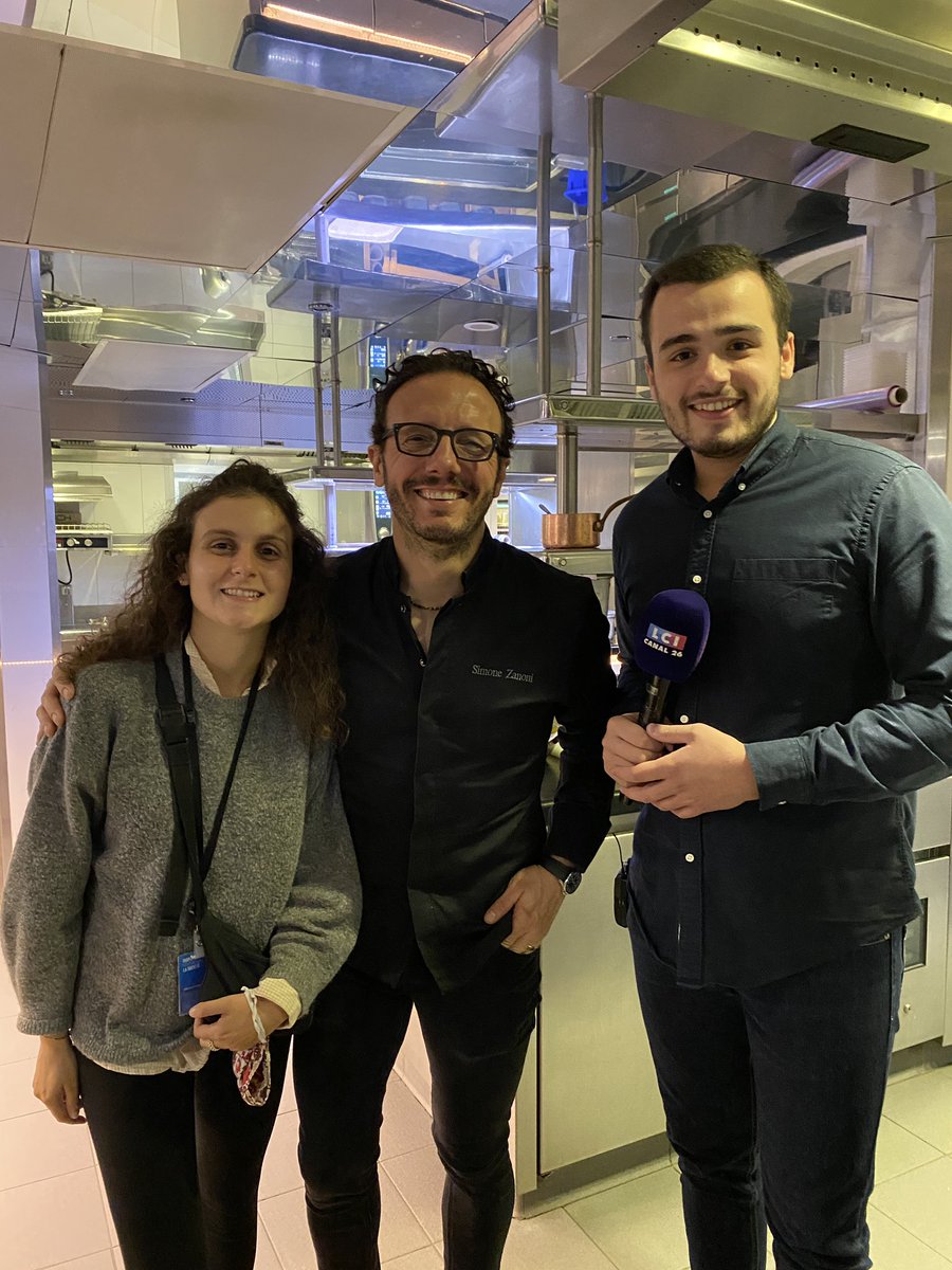 MatthieuKarmann's tweet photo. Merci @chefzanoni de nous avoir accueilli ce matin avec @IreneFodaro dans votre magnifique établissement, le George, pour @LaMatinaleLCI ! Vive les pâtes ! 🍝😋
•
@stefetche @HeleneMannarino #LesMatinsLCI #PastaDay #simonezanoni #georgev https://t.co/E0J6PdWuUc