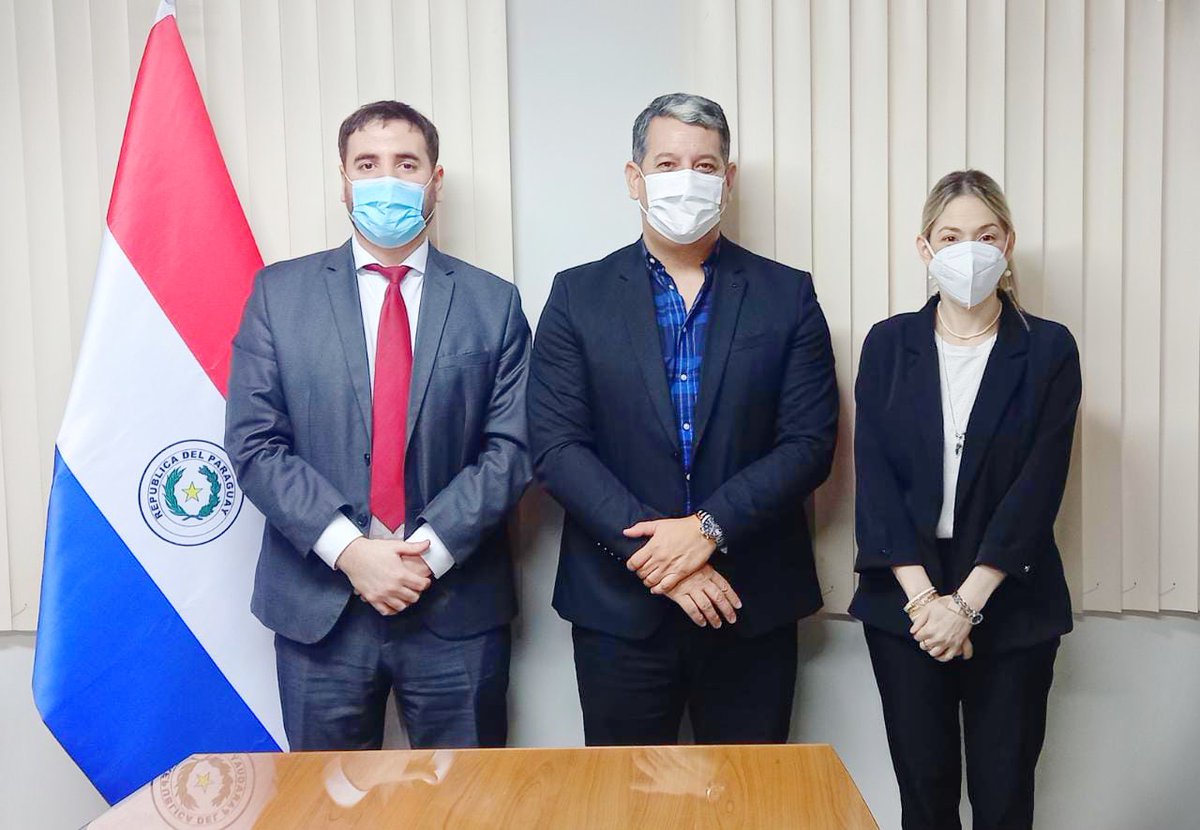 mongelospy's tweet photo. Esta mañana recibí al del Dr @julionoguera1 de la @senac_py y la Dra Susana Rojas-Silva Vicepresidenta de la Word Compliance Association Capítulo Paraguay 

Trabajaremos en Equipo para incluir dentro de las mallas curriculares del @Sinafocal el capítulo de Ética y Transparencia https://t.co/e4k5Sjc78H