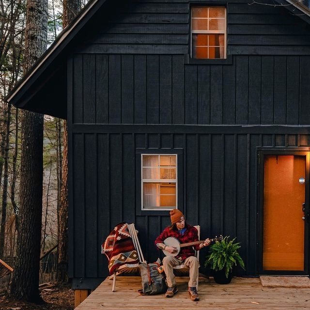 Lovasi_International tweet media