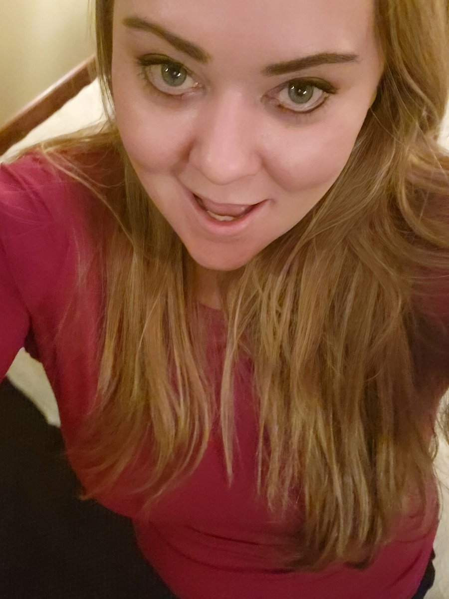 EatingInCommon's tweet image. We lost power last night - Apparently I took selfies in the hotel room for no reason.  

That's fun.