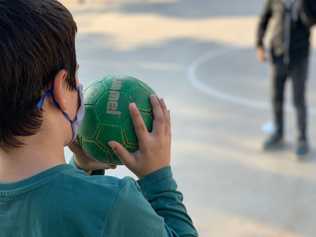 Paidoscat's tweet photo. Aquesta setmana seguim gaudint de la varietat d'activitats extraescolars que tenim a l'@EscolaOlivera! #extraescolarsolivera #voleibol #tallercreatiu #multiesport https://t.co/MsJjrUPMZE