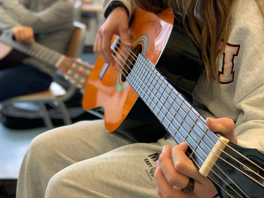 Paidoscat's tweet photo. #extraescolarsolivera #technolab #handbol #guitarra https://t.co/XXtYDoncqp