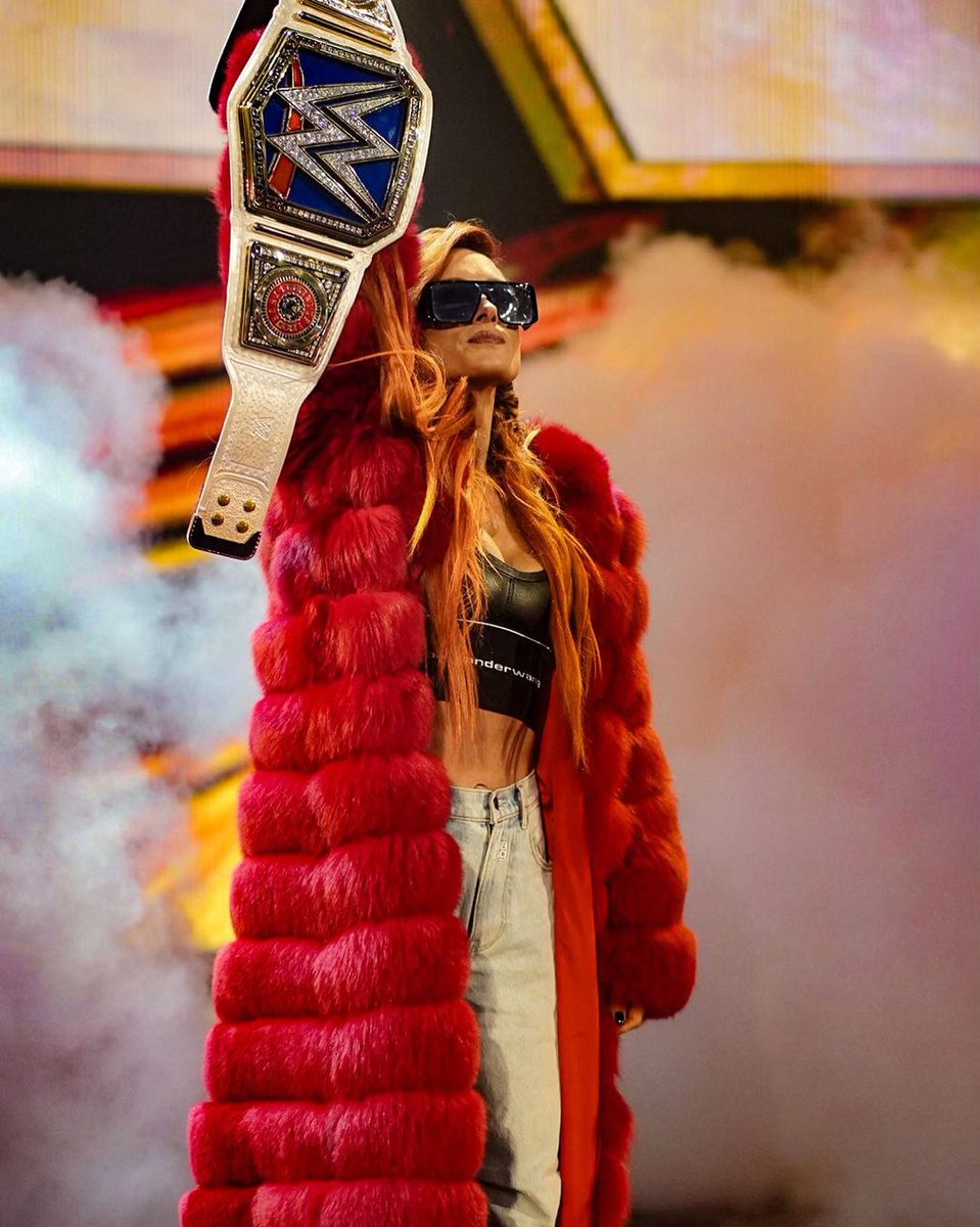 AwakeningWWE's tweet photo. Spotlight shine on me, I'm the star of today and tomorrow 🧡✨ https://t.co/Pc1802hebJ