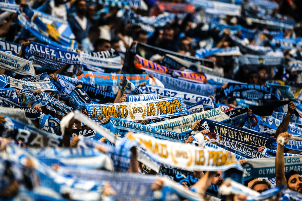 basilebilo's tweet photo. Quand les écharpes sont de sortie, que c'est beau 💙 https://t.co/YMXrTf7jRq