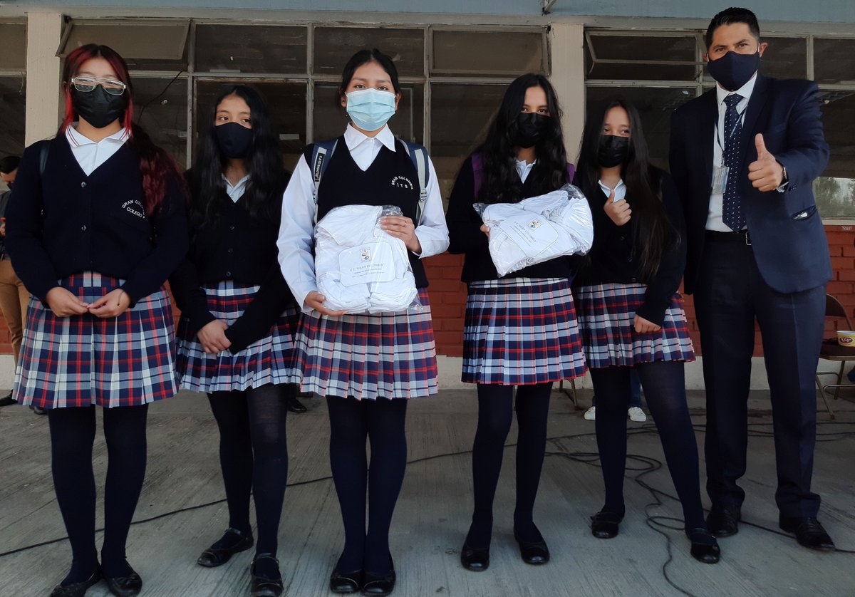 EducacionZ9_Ec's tweet photo. Con el trabajo de docentes y estudiantes de la I.E Gran Colombia, se confeccionó 16 mil mascarillas reutilizables distribuidas en varias partes del país, liderando un proyecto que fortaleció el Bachillerato Técnico en Industria de la Confección. 
#EncontrémonosPorLaEducación https://t.co/LCvv5K8FEW