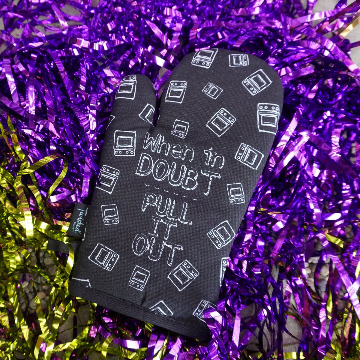 shophelloharlot's tweet photo. Here's your #MondayMotivation! 🤣 New oven mitts by @twistedwares available now at https://t.co/F1hmzmUKrn! https://t.co/3gmqKQmalW