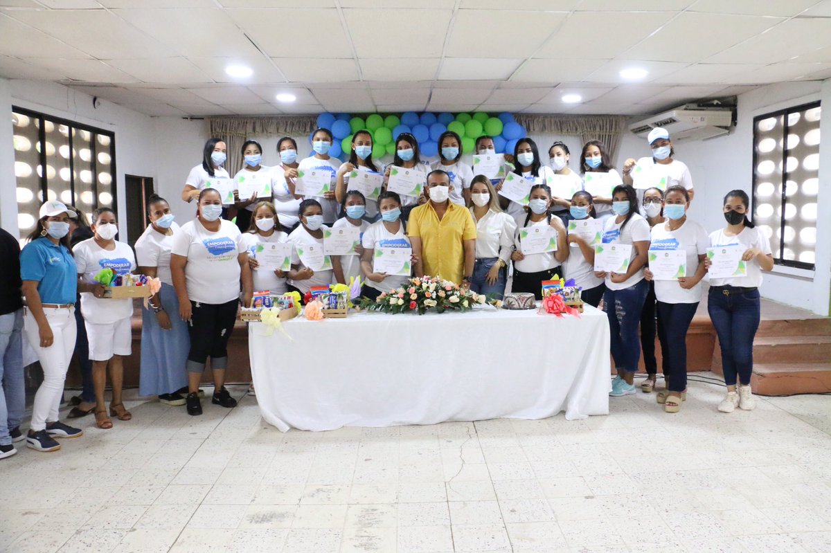 AlcaldiaSahagun's tweet photo. #EmpoderarParaTransformar | Programa social empodera a 30 mujeres del barrio 16 de Junio. 

Las mujeres de este sector urbano se certificaron en el curso formativo de uñas acrílicas y semipermanentes que ofreció la Oficina de Gestión Social

Más detalles👉🏻https://t.co/MrgU0K36nK https://t.co/NrXcFRc4QB