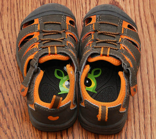 kensingtonmums's tweet image. Teaching your kids right and left foot for their shoes?

We got you

#mumhacks #dadhacks #parenting #hacks