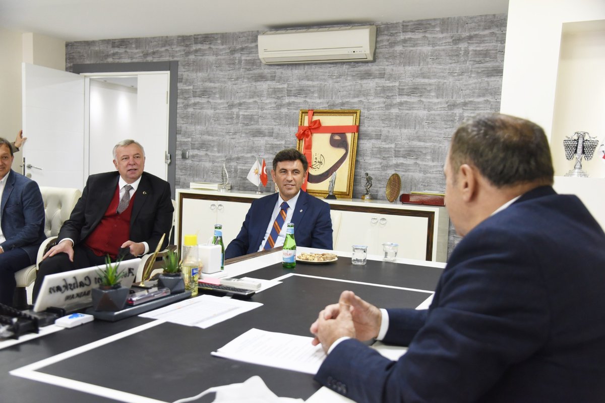avzihnicaliskan's tweet photo. Önceki dönem Orman ve Su İşleri Bakanımız – Afyon Milletvekilimiz Sn. Veysel Eroğlu’nu partimizde ağırladık. 
 
Değerli bakanımıza nazik ziyareti için teşekkür ediyorum. https://t.co/QQcGgxINeu