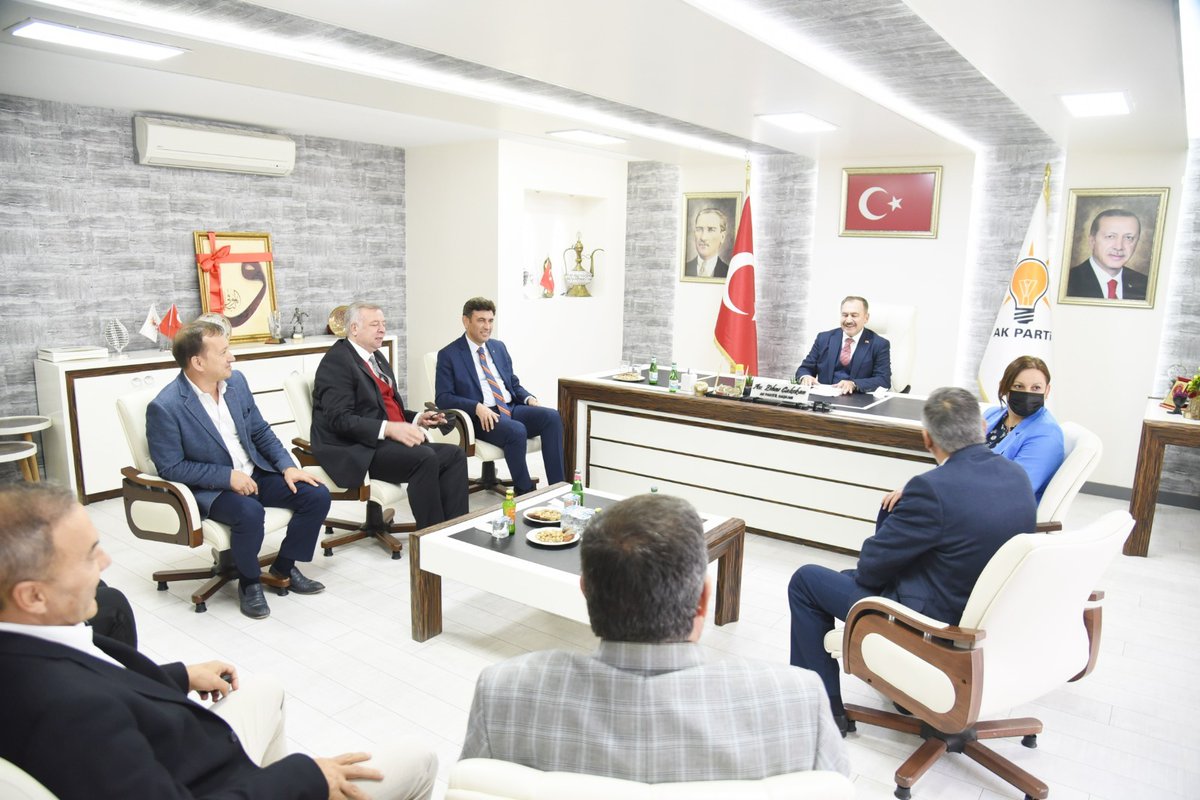 avzihnicaliskan's tweet photo. Önceki dönem Orman ve Su İşleri Bakanımız – Afyon Milletvekilimiz Sn. Veysel Eroğlu’nu partimizde ağırladık. 
 
Değerli bakanımıza nazik ziyareti için teşekkür ediyorum. https://t.co/QQcGgxINeu