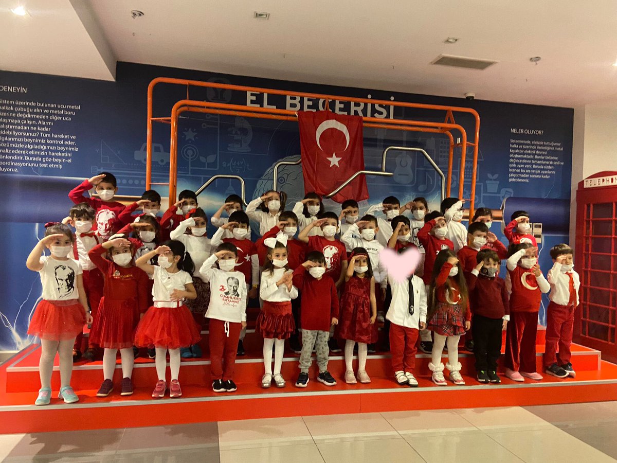 Eryaman Doğa Koleji Minikleri Cumhuriyetimizin 98. yılını kutluyor.

Cumhuriyet Bayramı Lobi Konserlerimiz ana sınıflarımız ile başladı. 🇹🇷🇹🇷🇹🇷 <a href="/serozeren/">Serhat Özeren</a> <a href="/EnisEryaman/">Enis Eryaman</a> <a href="/ozgurkapann/">Özgür Kapan</a> <a href="/emineyhs/">Yasemin Hür</a> <a href="/muratyos/">murat yöş</a> <a href="/ilkay04cakir/">İlkay Çakır</a> <a href="/ZalogluFetiye/">fetiye zaloğlu</a> <a href="/DogaOkullari/">Doğa Koleji</a>