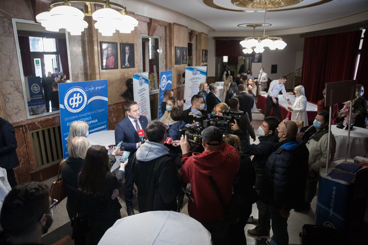 👏 Честитке руководству <a href="/filfakni/">Филозофски факултет</a>, запосленима и студентима на 5️⃣0️⃣ година рада упутио је први потпредседник Владе и министар <a href="/brankoruzicsps/">Branko Ružić</a>.

👉 Факултет није само место наставе и развоја науке, већ је место за размену идеја, дискусију и подршку развоју каријере сваког студента