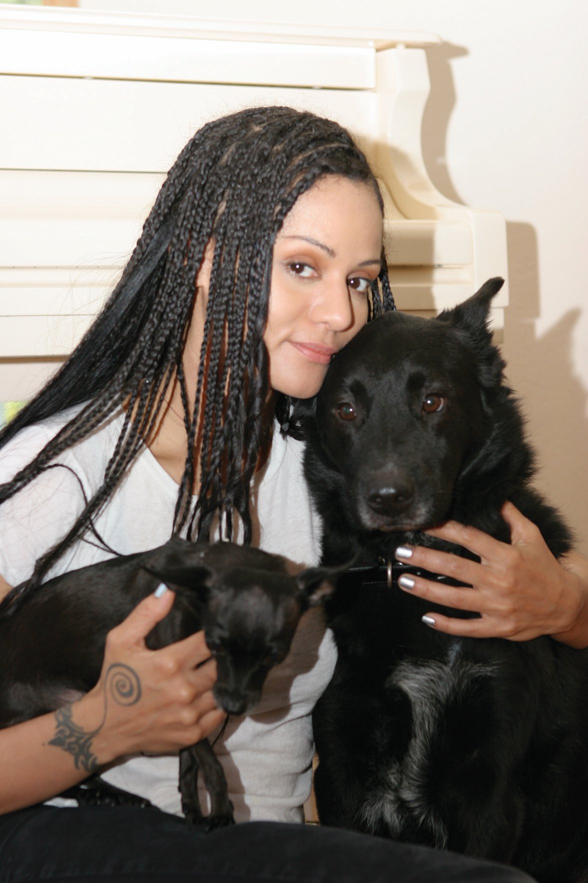 Happy birthday, Persia White. Lynn Searcy was the best Girlfriend despite the constant freeloading. 