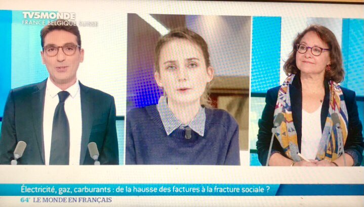 MedialabKBS's tweet image. Faire baisser la tva une solution ? @LauLePoder @TV5MONDE