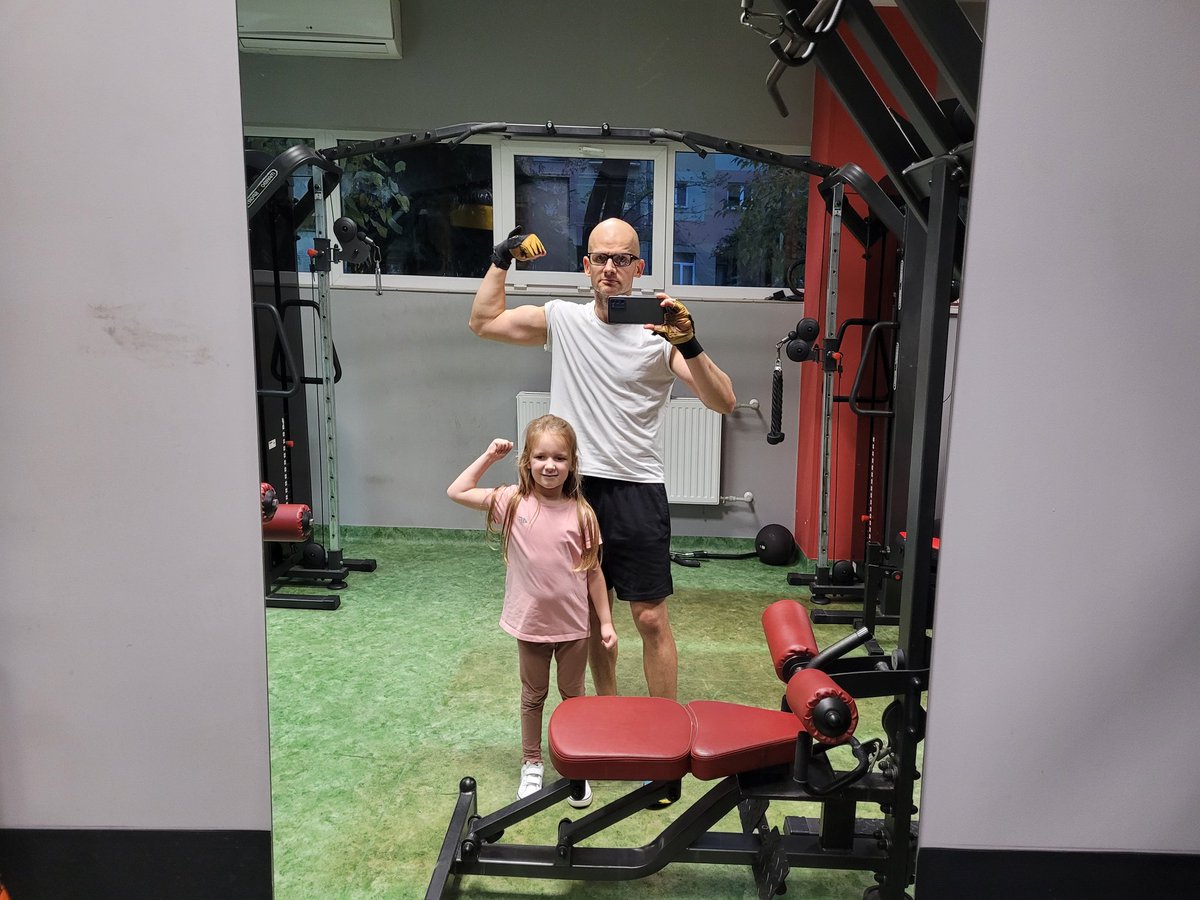 DawidPiorun's tweet photo. Trening we dwoje;) #fitpaździernik #siła  #fittata https://t.co/DsC0sL2rcZ