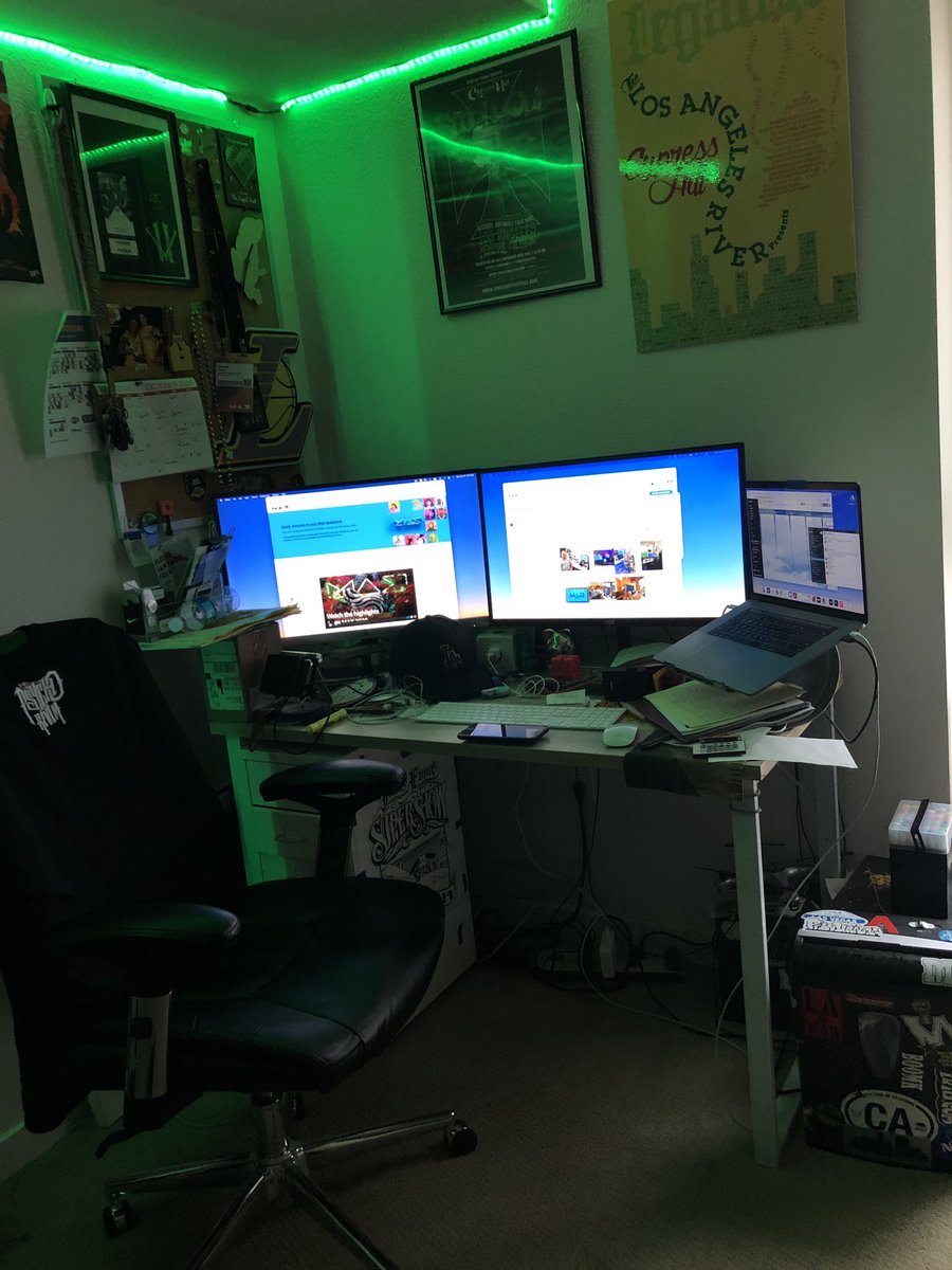 graphiclarts's tweet photo. Let’s go! @AdobeCreate @rufusd #MAXviewingsetup #Graphiclarts https://t.co/JGHCYbAsnq
