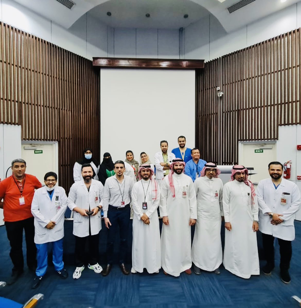 sultan_salman's tweet photo. برعاية ادارة المستشفى الجامعي قام سعادة مدير عام المستشفى @Msshahrani والمدير الطبي @alabdali_majed بتكريم قسم التصوير الطبي على جميع الجهود المبذولة خلال فترة الجائحة بارك الله في جهود كل من بذل واجتهد وكل الشكر والامتنان لادارة المستشفى على هذا التكريم https://t.co/LYqtzRzfLN