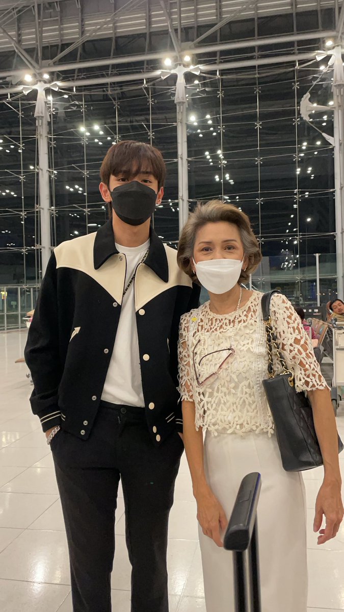 ketsaralimp's tweet image. เดินทางปลอดภัยนะค้าบ เด็กๆ ดูแลตัวเองกันด้วยนะค้าบ ❤️❤️❤️
#SafeFlightTRINITY #thirdlapat #XXSIVK #JackieJackrin #4NOLOGUE