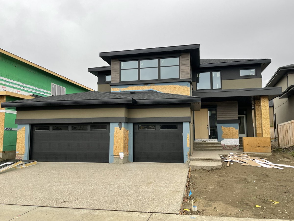 LegacySignature's tweet photo. Drywall up and ready to start towards the final stretch for this fantastic home. Check out that bonus room window! So much natural light. #keswick #sunshine https://t.co/NkCi6QsBim