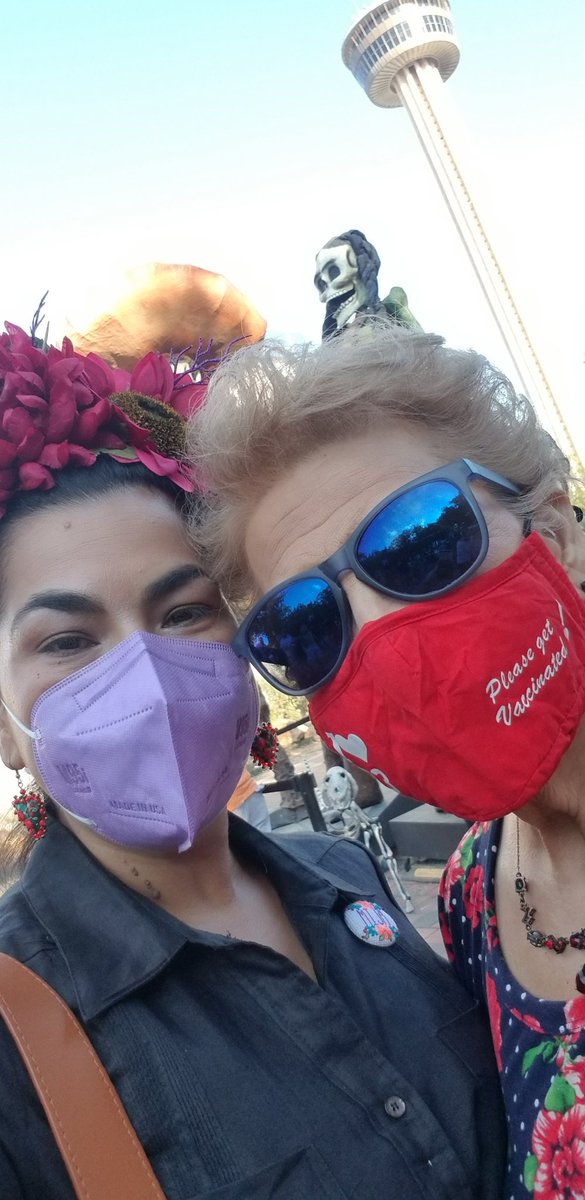 RebeccaViagran's tweet photo. A wonderful weekend celebrating Dia de Los Muertos. Remembering my dad & ancestors who have passed & watch over us still. #StrongandMighty #DiadelosMuertos #FortheLoveofSanAntonio https://t.co/C0Pw3g4qQ1
