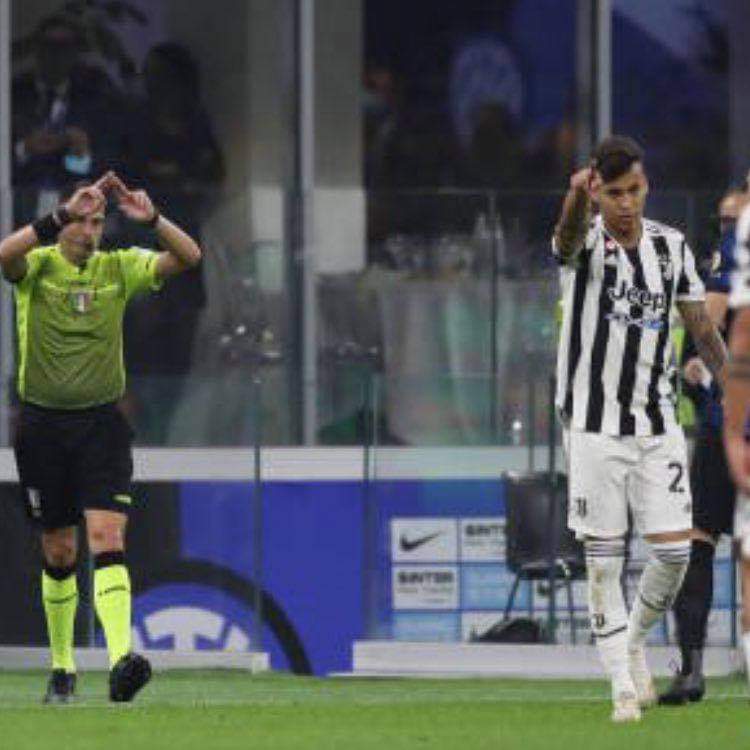 itti_juve's tweet photo. كايو يمنح اليوفي ركلة الجزاء 😅 https://t.co/u18VyJROdk
