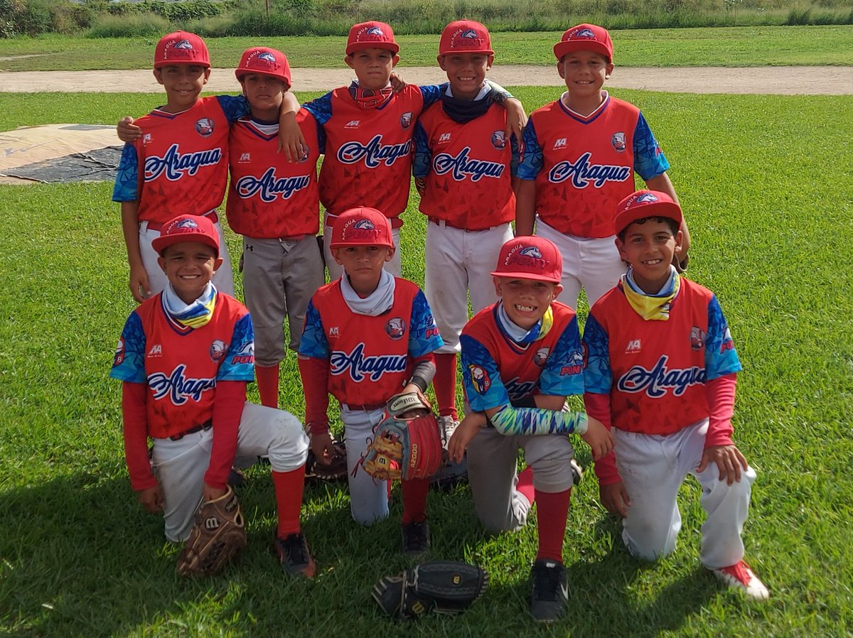 JCAcademyBall's tweet image. #24Octubre | Prospecto .@juancho_perez99 #2028class estuvo entrenado en la #PreSelecciónNacional 🌍  #Team 🇻🇪 Sub10 para representar #Venezuela 
•
#PonyLeagueVenezuela 
#fevebeisbol
•
@WBSC
@FEVEBEISBOL
@AsoAragua
@PONYbbsb
@LittleLeague
@COPABEOFICIAL1

📸 &amp;amp; 📽 @Juanlperezc