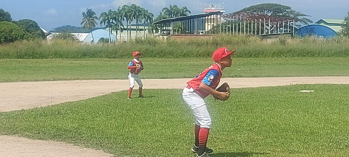 JCAcademyBall's tweet image. #24Octubre | Prospecto .@juancho_perez99 #2028class estuvo entrenado en la #PreSelecciónNacional 🌍  #Team 🇻🇪 Sub10 para representar #Venezuela 
•
#PonyLeagueVenezuela 
#fevebeisbol
•
@WBSC
@FEVEBEISBOL
@AsoAragua
@PONYbbsb
@LittleLeague
@COPABEOFICIAL1

📸 &amp;amp; 📽 @Juanlperezc