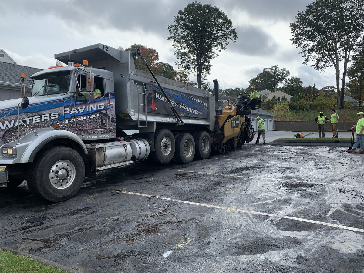 PavingWaters's tweet photo. Woodside Apartments Trumbull, CT #topcourse #watersworks #paveit #catpaver #kenworth https://t.co/jszieSZuh3