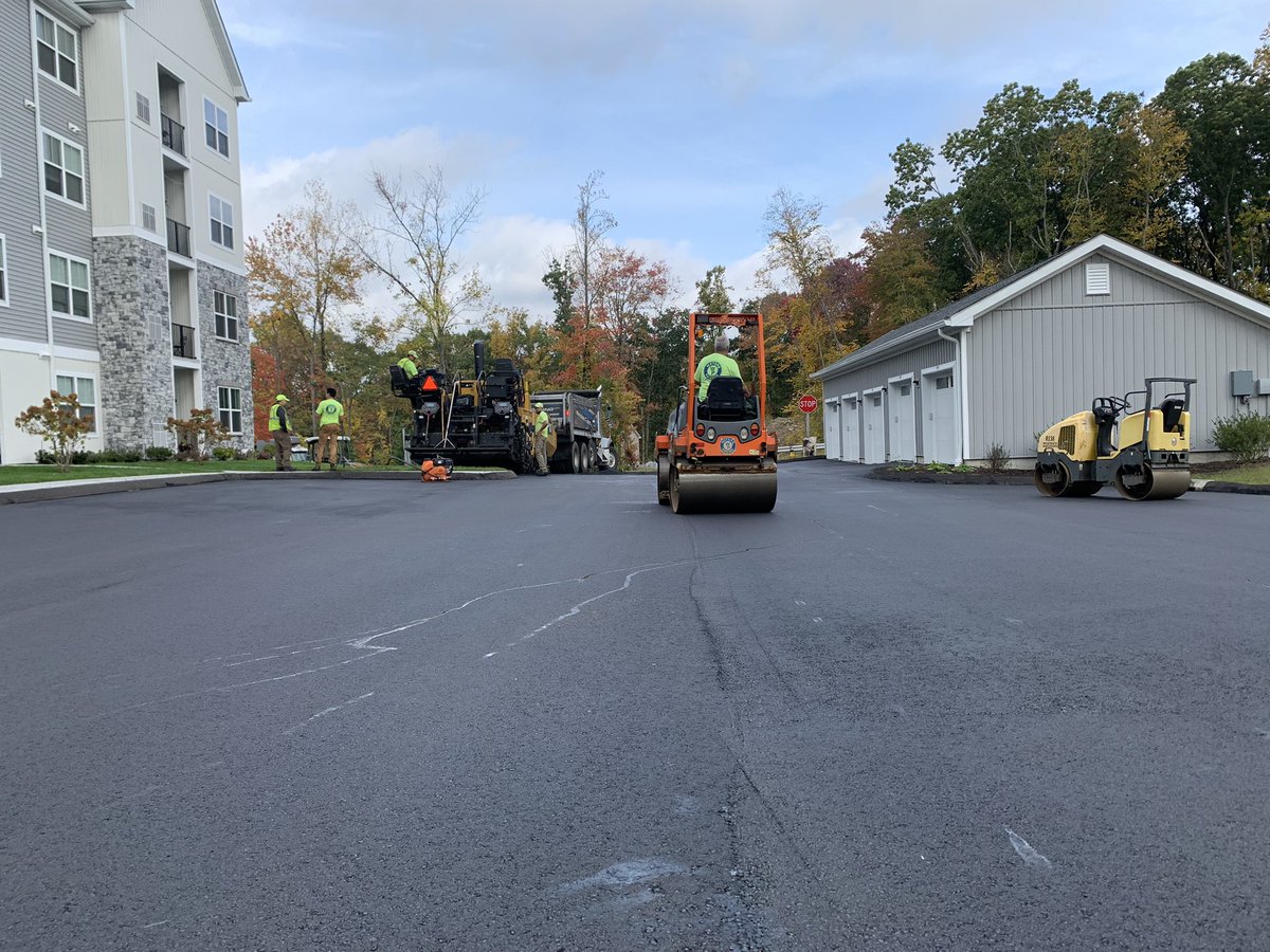 PavingWaters's tweet photo. Woodside Apartments Trumbull, CT #topcourse #watersworks #paveit #catpaver #kenworth https://t.co/jszieSZuh3
