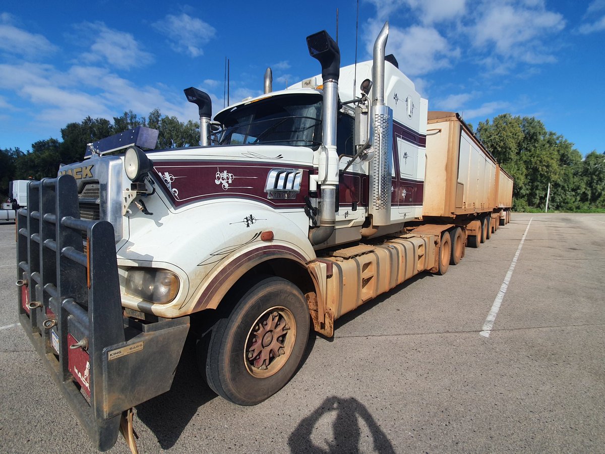 FOR SALE
2012 Mack Titan 
Mp10 mdrive 
Heavy rated truck 140t
Icepack 
Approx 560000km
Great condition