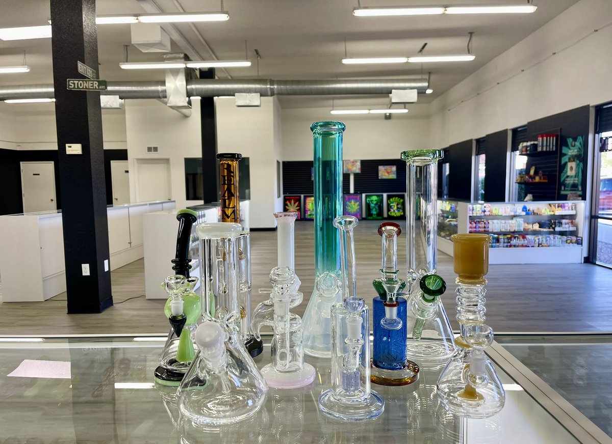 Some of the glass you can find here at RIGGZ 💎 

Open 10am - 7pm everyday except Sunday (12pm - 5pm). 

#riggzsmokeshop #smokeshop #waterpipes #supportlocalbusiness #supportsmallbusiness #smokeshopowners #smokeshoplife