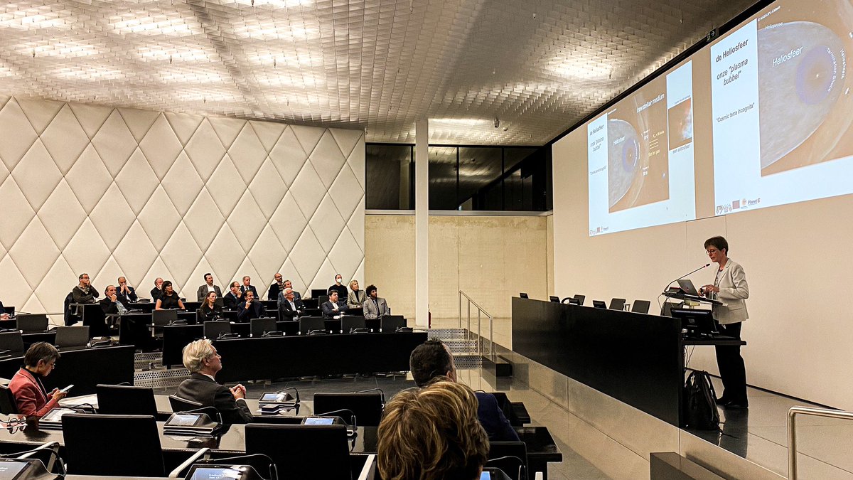 🪐 Congratulations to space scientist Dr. @VeerleSterken for winning the Prize Christoffel Plantijn!

Every year, this prize is granted to a 🇧🇪 citizen who resides abroad, is little known in Belgium and whose work contributes to the image of our country abroad.

#WomeninScience